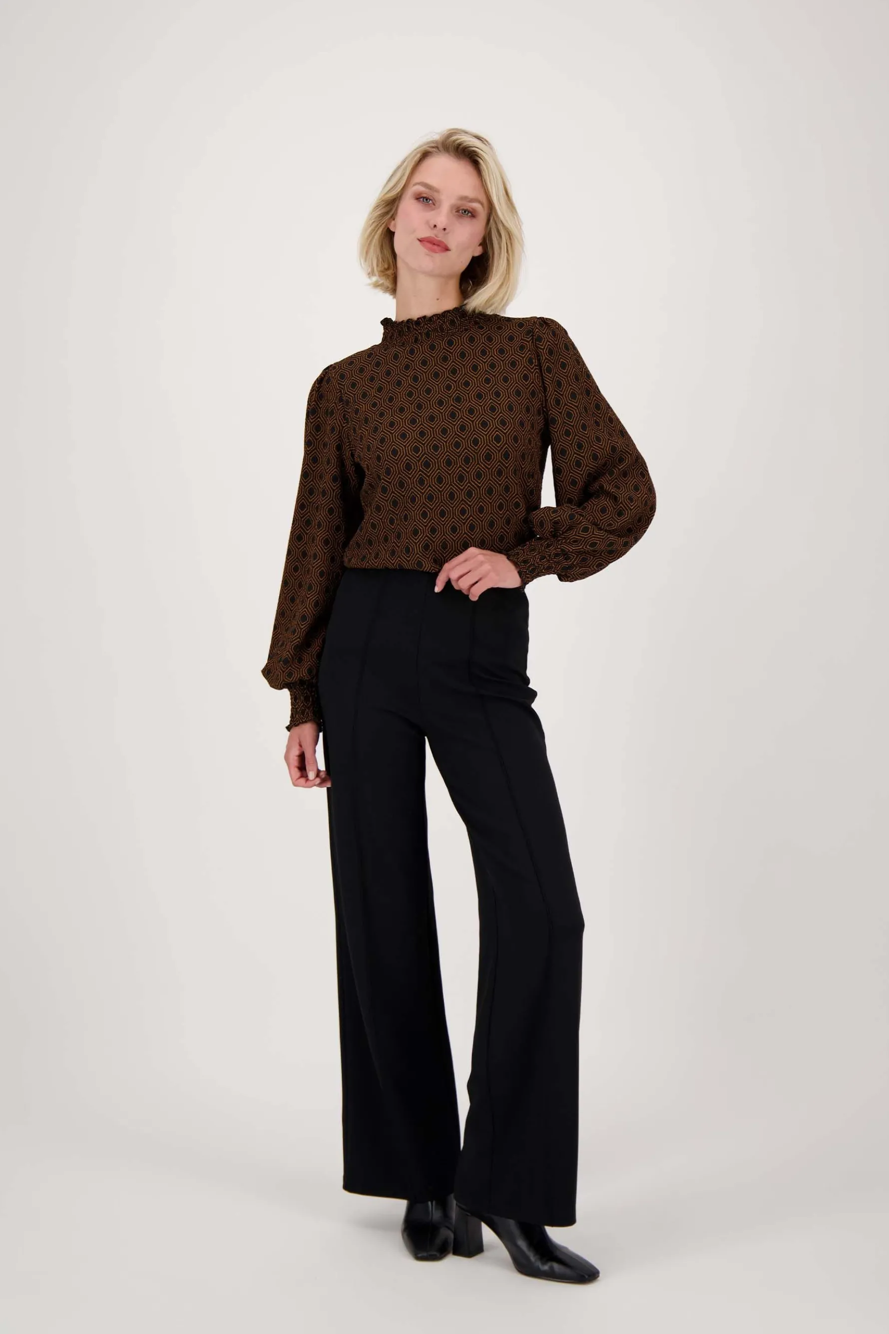 zusss col met blockprint zwart/camel