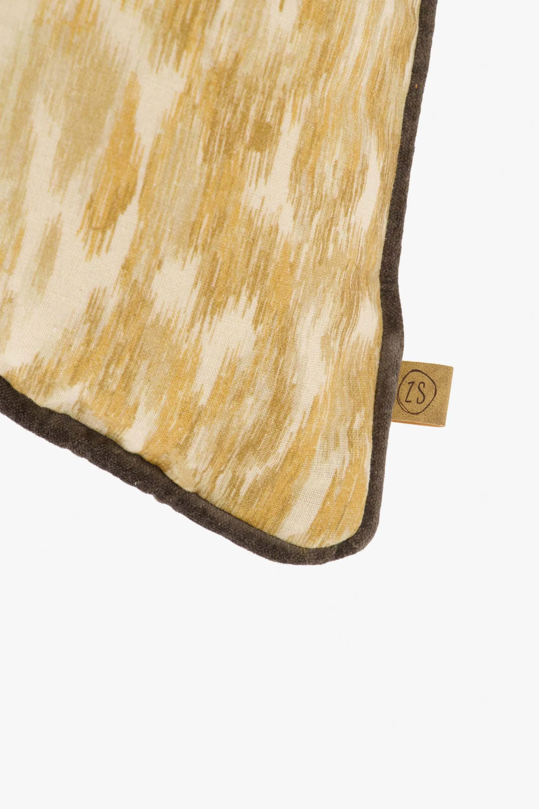 zusss kussen ikat print 45x45cm oker/ecru