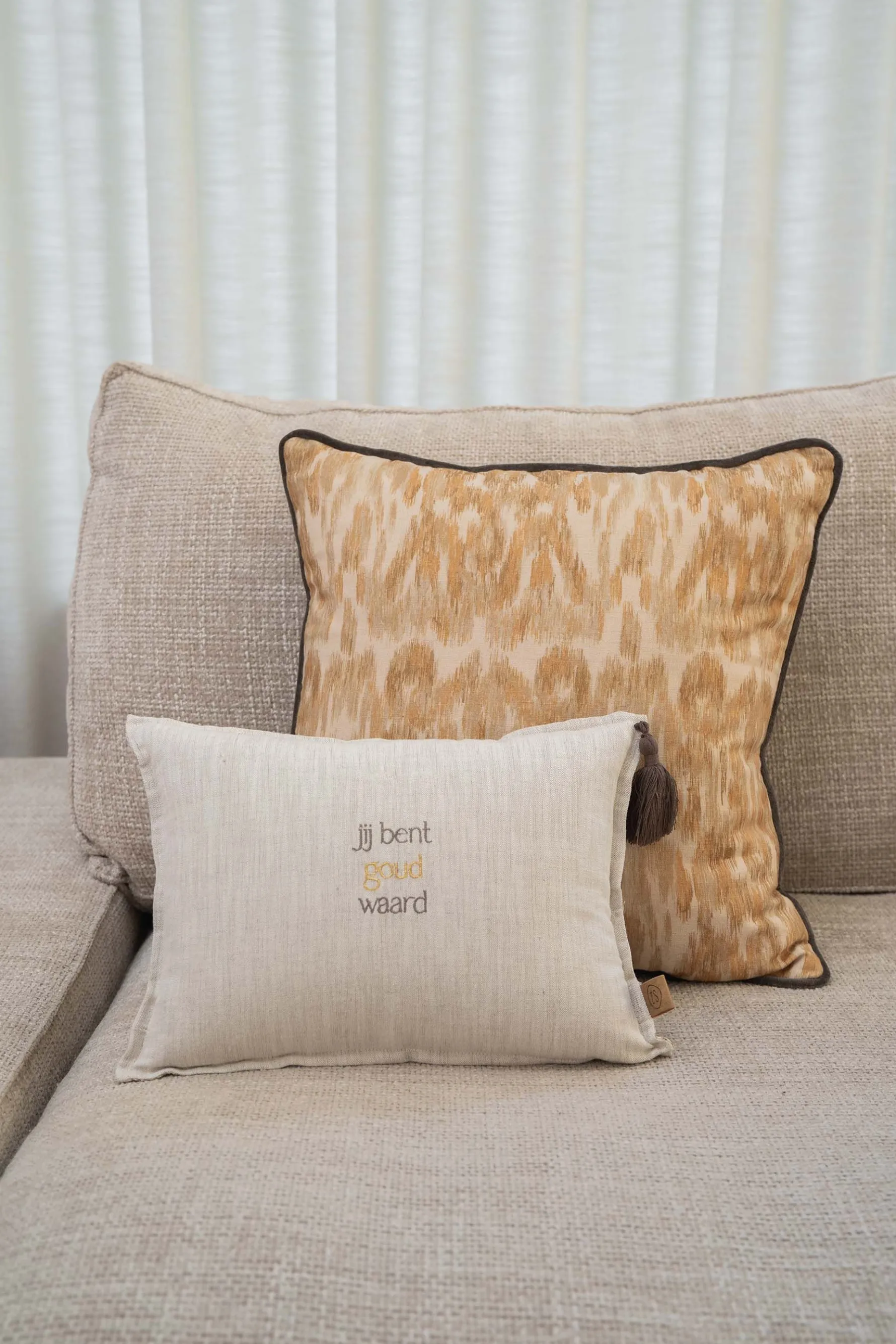 zusss kussen ikat print 45x45cm oker/ecru