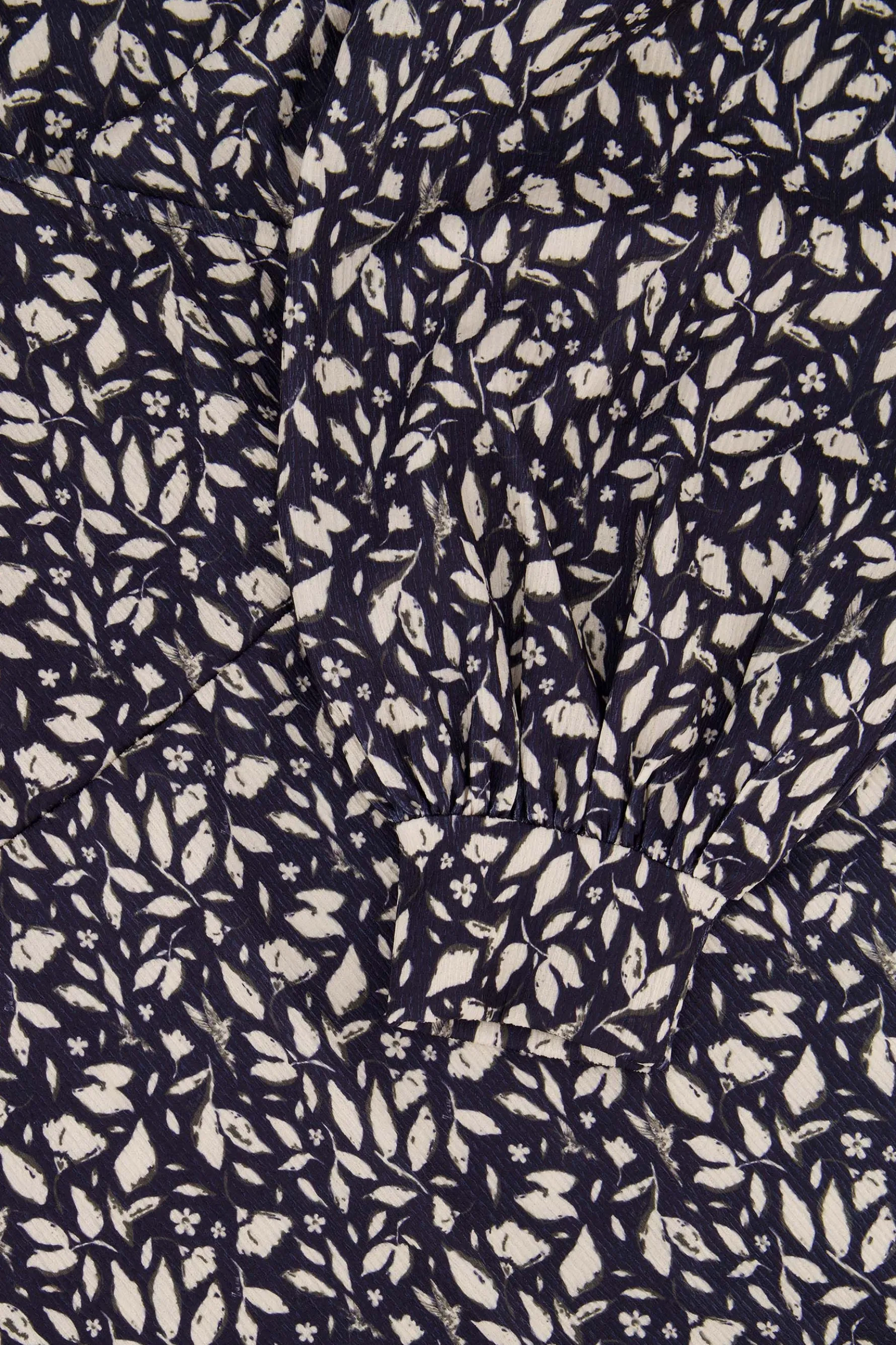 zusss wikkeljurk met blaadjesprint donkerblauw